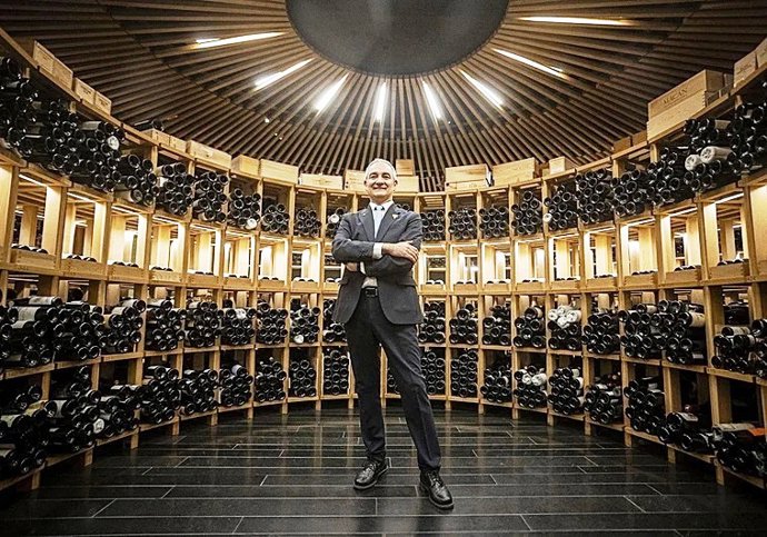 José Luis Paniagua, sumiller de Atrio y Mejor Sumiller de España 2025, desgrana las claves para maridar la Torta del Casar con los mejores vinos