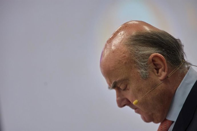 Archivo - El vicepresidente del Banco Central Europeo (BCE), Luis de Guindos, participa en un acto en el Colegio Universitario de Estudios Financieros (CUNEF) de Madrid, a 3 de marzo de 2023, en Madrid (España). La jornada de hoy está marcada por la publi