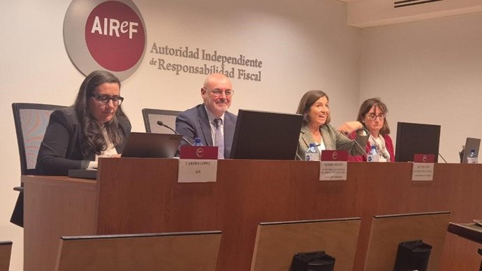 El secretari autonòmic d'Hisenda, Eusebio Monzó, durant la seua intervenció en la jornada tècnica titulada 'El marc fiscal nacional: reflexions sobre els mecanismes de coordinació i supervisió'