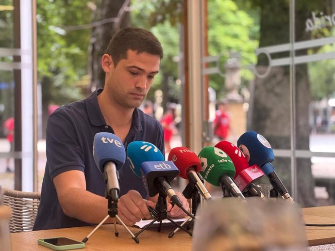 Archivo - El portavoz del PNV en el Parlamento Vasco, Joseba Díez Antxustegi