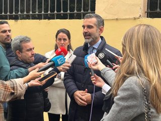 El consejero de Agricultura, Pesca, Agua y Desarrollo Rural de la Junta de Andalucía, Ramón Fernández-Pacheco, en declaraciones a los periodistas en Almería.