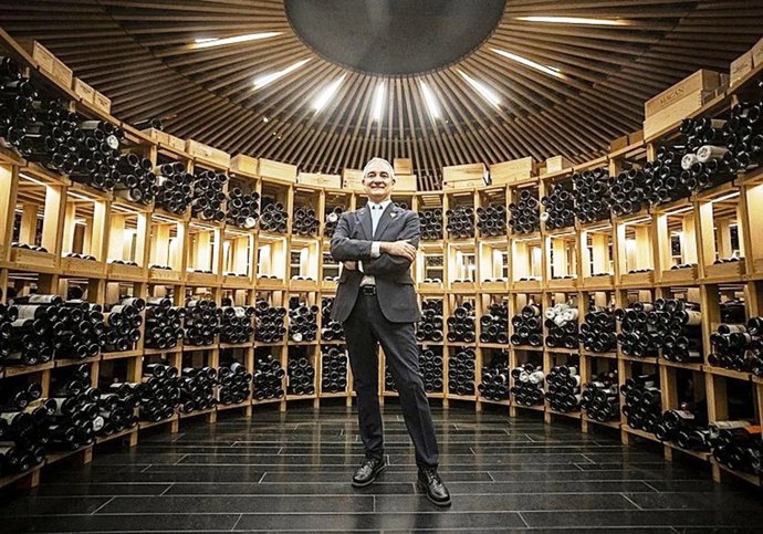 José Luis Paniagua, sumiller de Atrio y Mejor Sumiller de España 2025, desgrana las claves para maridar la Torta del Casar con los mejores vinos