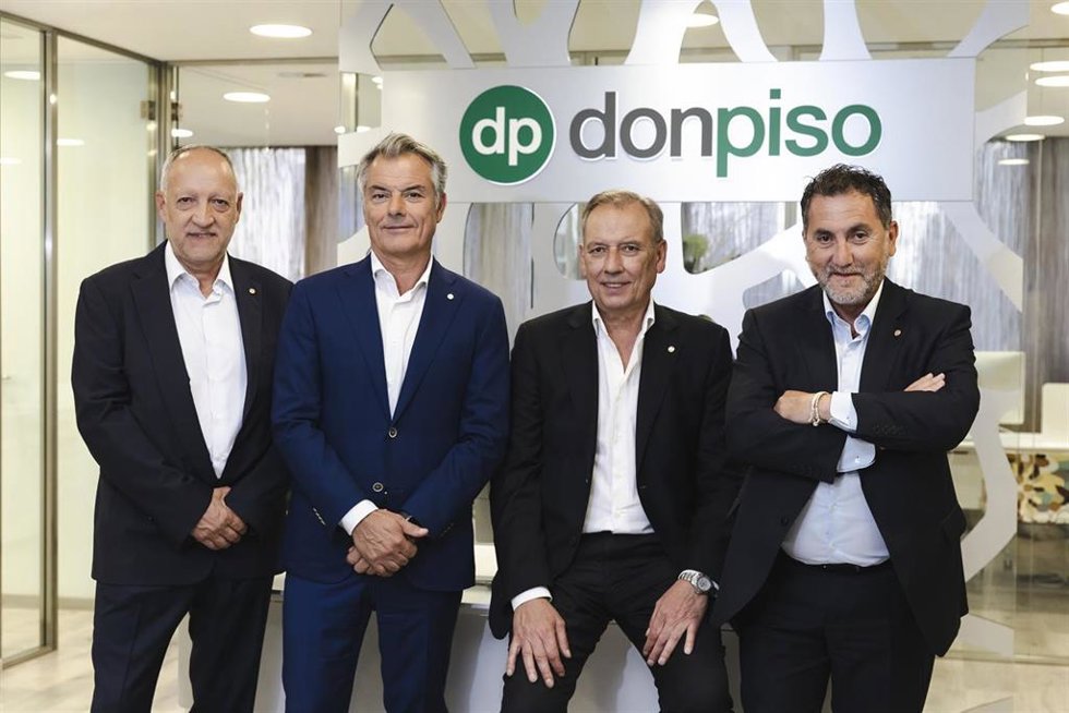 De izquierda a derecha: Miguel Ángel Vázquez, Luis Pérez, Jose Antonio Pérez y Emiliano Bermúdez, socios propietarios de DonPiso