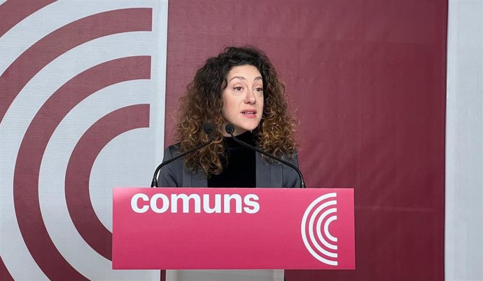 La portavoz de los Comuns y diputada en el Congreso, Aina Vidal, en una rueda de prensa desde la sede del partido