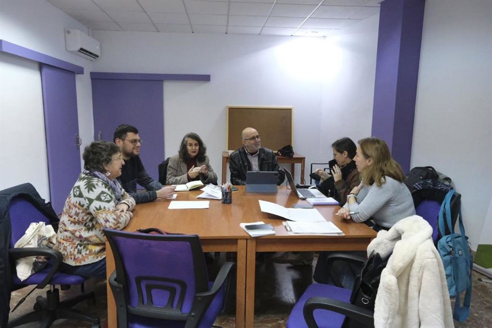 La candidata de Unidas por Extremadura a la Presidenta de la Junta, Irene de Miguel, mantiene una reunión con el grupo de Acción Social y Sindical que agrupa a 13 colectivos.