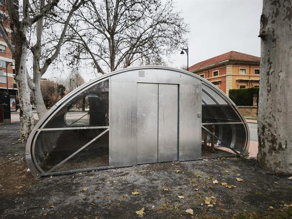 Archivo - En la zona de Defensa se instaló a principio de año una estructura dentro del proyecto para la descarbonización del reparto de última milla