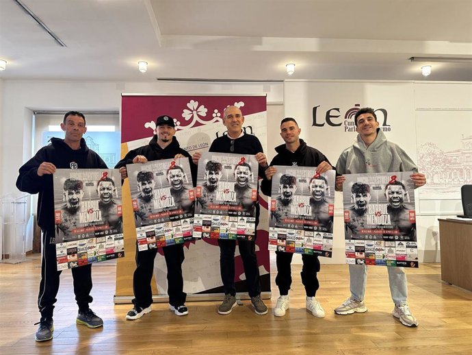 El concejal de Deportes del Ayuntamiento de León, Vicente Canuria (centro), en la presentación de la 'Noche de las Estrellas' junto al boxeador leonés Antonio Barrul (a su izquierda).