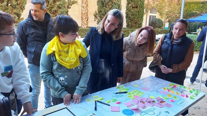 Un total de 80 alumnos de los CEIP Nicolás de las Peñas y Federico de Arce de Murcia han participado en la iniciativa 'Hackear la soledad'