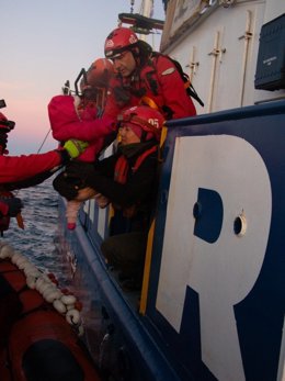 Rescate en el Aita Mari.