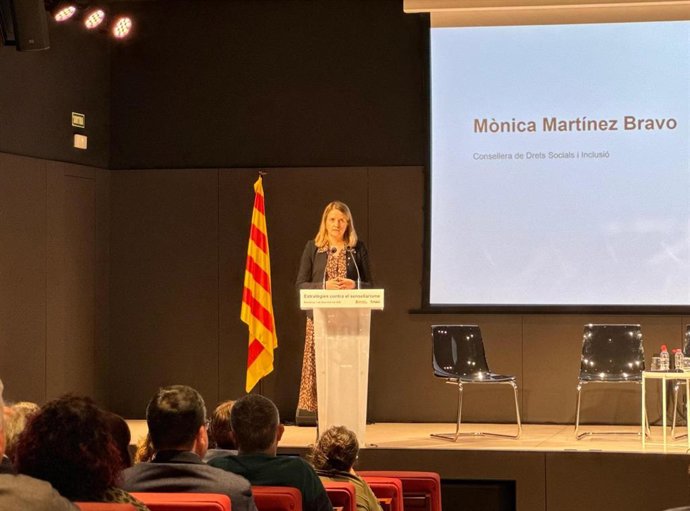 La consellera de Derechos Sociales e Inlcusión de la Generalitat, Mònica Martínez Bravo, en la presentación del informe este lunes
