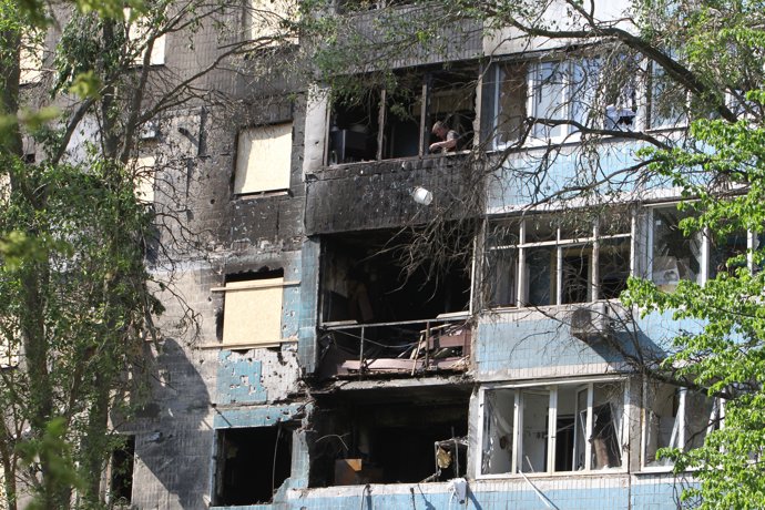 Archivo - 26 April 2025, Ukraine, Kamianske: A nine-storey apartment block is damaged by the strike of a Russian drone in Kamianske, Dnipropetrovsk region, Ukraine. Photo: -/Ukrinform/dpa