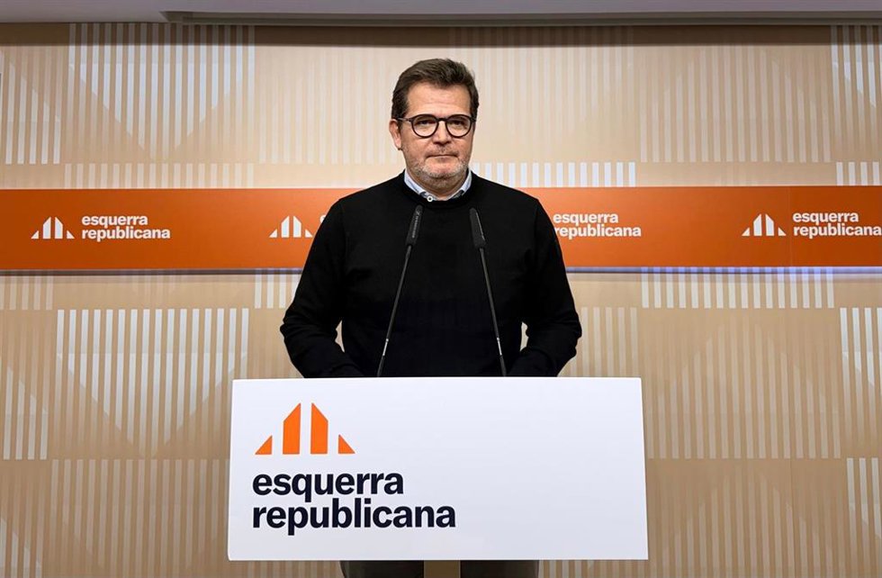 El vicesecretario de Comunicación y portavoz de ERC, Isaac Albert, en rueda de prensa.