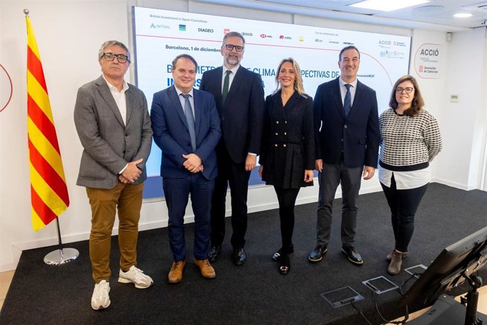 Los participantes en la presentación del barómetro.