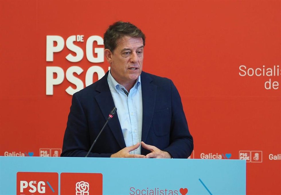 El secretario xeral del PSdeG, José Ramón Gómez Besteiro, en rueda de prensa
