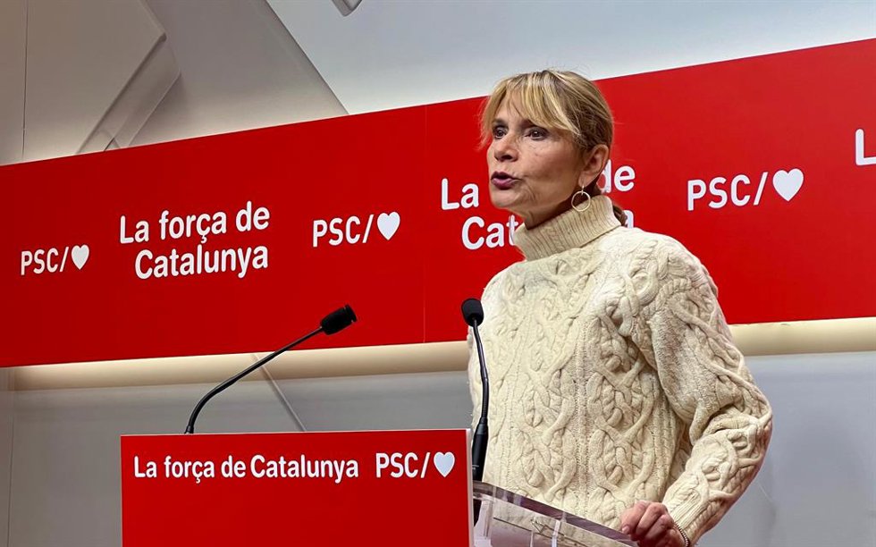 La viceprimera secretaria y portavoz del PSC, Llusa Moret, en una rueda de prensa este lunes desde la sede del partido
