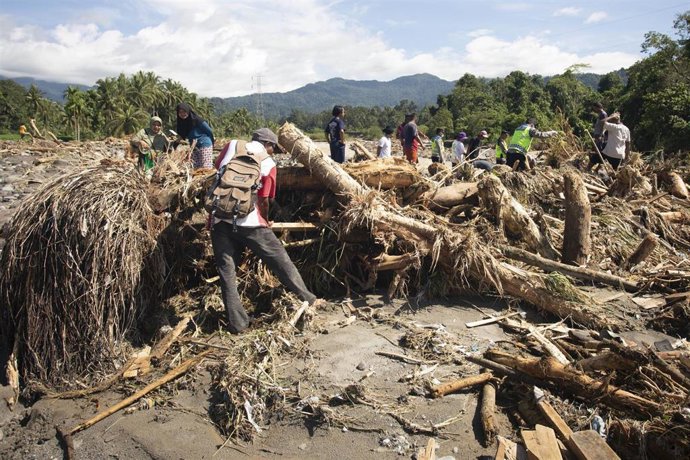 Trabajos de búsqueda y rescate tras las inundaciones en Padang Pariaman, en Sumatra Occidental, Indonesia (archivo)