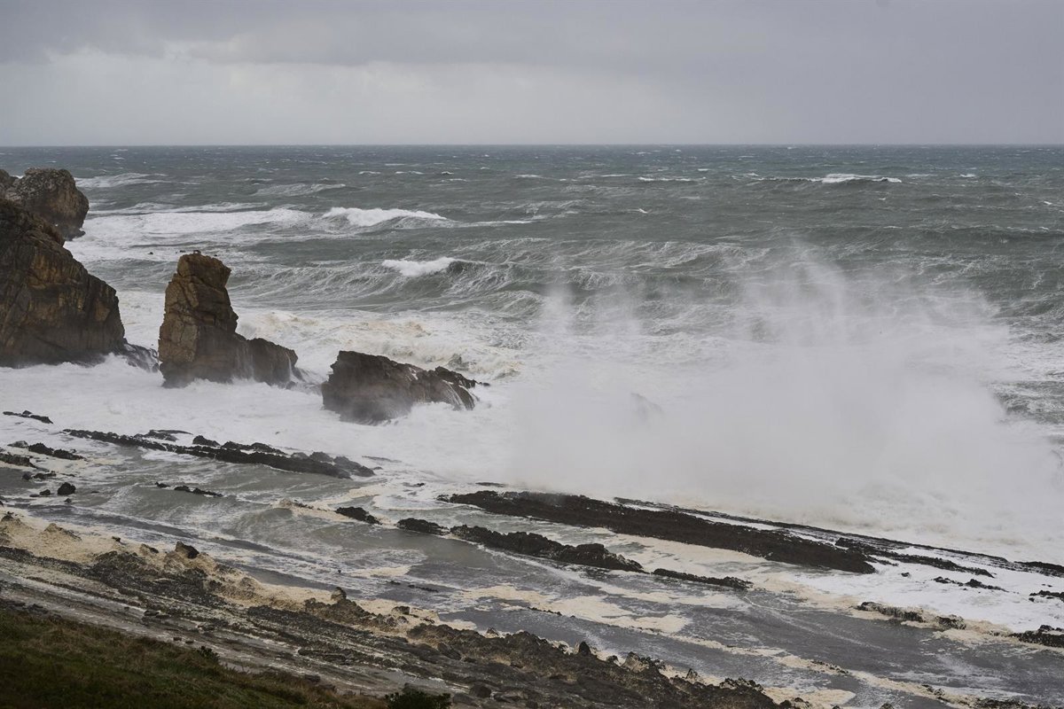 Cantabria estará la tarde del martes y el miércoles en aviso naranja por costeros