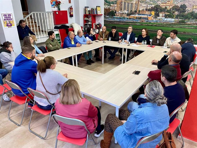 Reunión del PSOE con trabajadores del sector del manipulado y representantes sindicales.