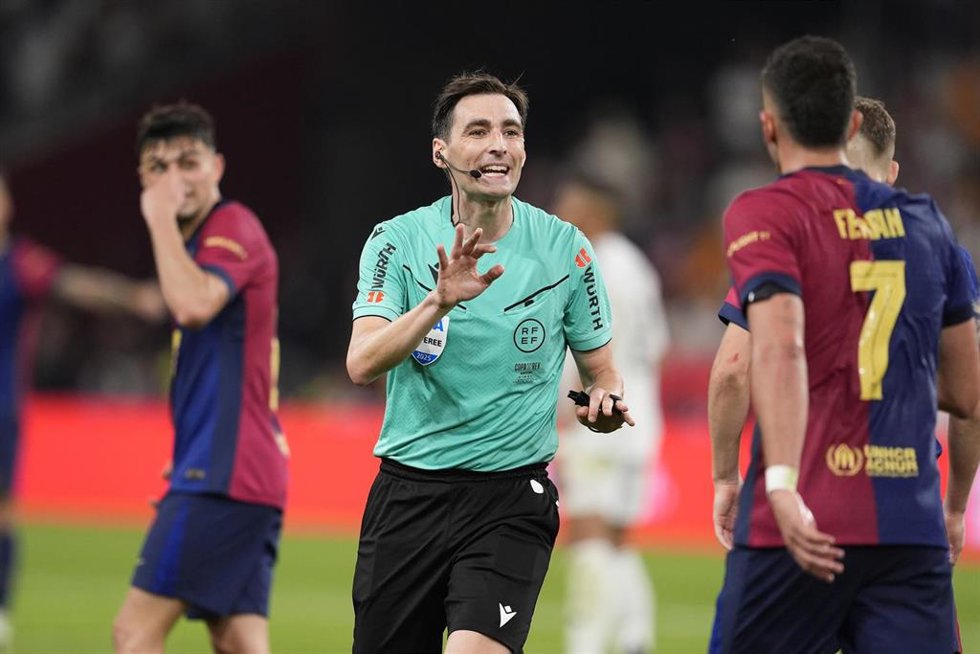 Archivo - Ricardo De Burgos Bengoetxea en la final entre FC Barcelona y Real Madrid en La Cartuja (Sevilla)