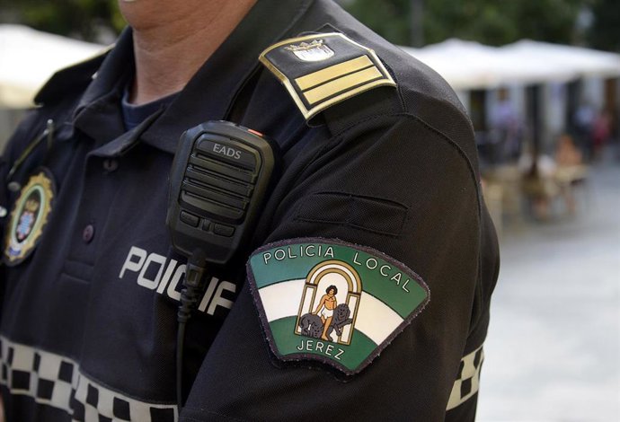 Detalle de un agente de la Policía Local de Jerez de la Frontera (Cádiz)