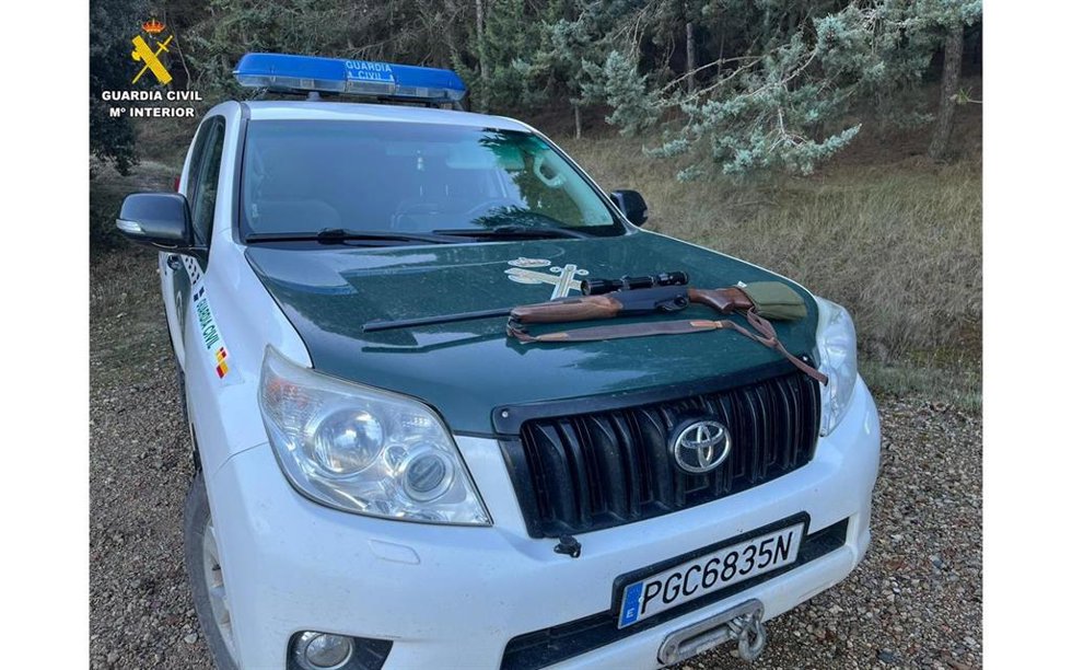 Investigado en Palencia por cazar en un coto desde un turismo sin autorización.