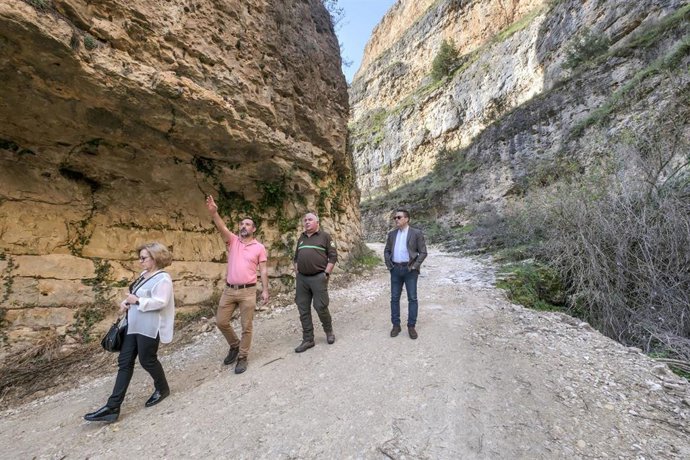 Archivo - Acondicionamiento senda en las Hoces, en el término de Vllar de Sobrepeña (Segovia).