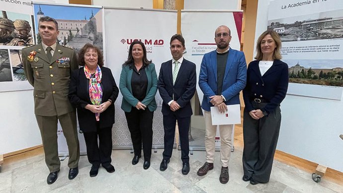 Inauguración en el campus de la UCLM en Toledo de una exposición sobre el 175 aniversario de la Academia de Infantería.