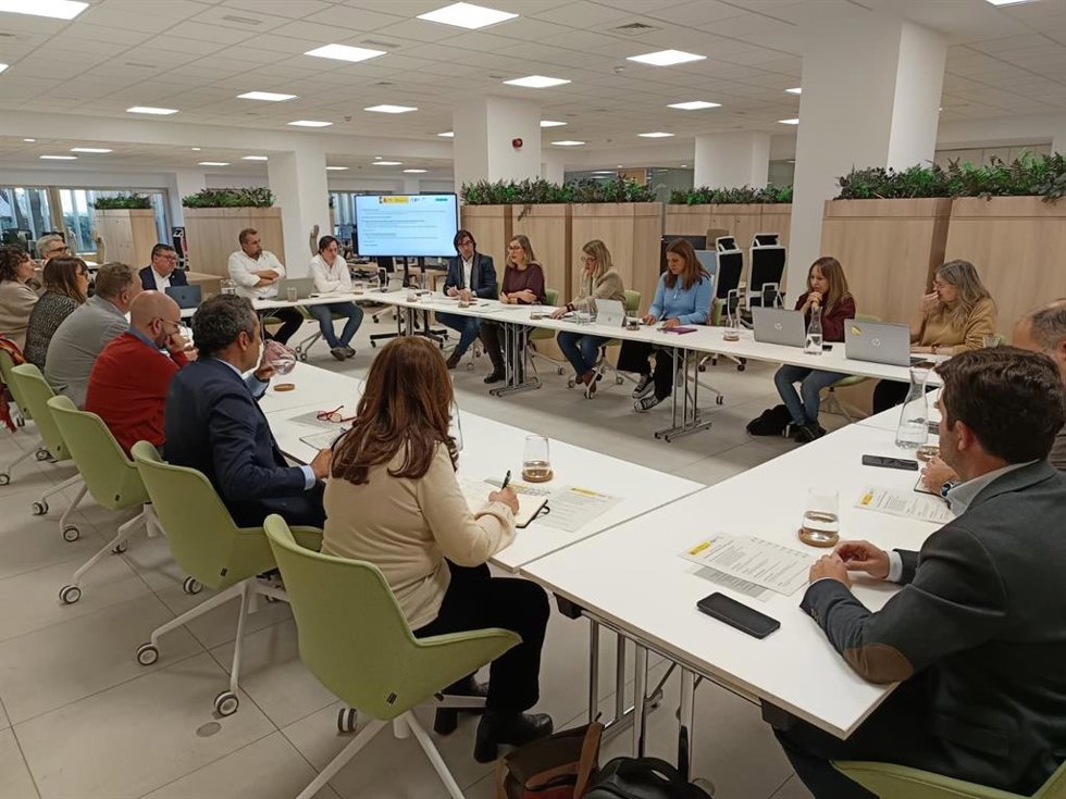 Este lunes se ha celebrado en la sede del Instituto para la Transición Justa el primer encuentro de trabajo con los socios de la red para avanzar en la puesta en marcha de la primera red de destinos turísticos del carbón.