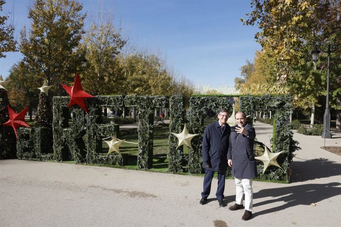 El Retiro estrena un conjunto decorativo vegetal para realizar las mejores fotografías navideñas.