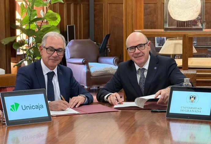 El convenio ha sido suscrito por el CEO de Unicaja, Isidro Rubiales, y el rector de la UGR, Pedro Mercado