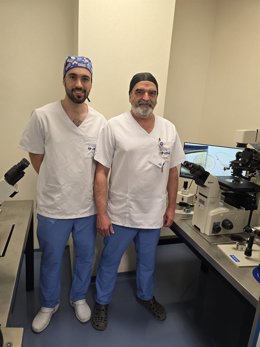 Embriólogos de la Unidad de Reproducción Asistida del Hospital Vithas Granada
