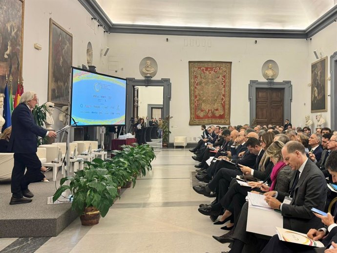 Sánchez Llibre (Foment) durant la trobada