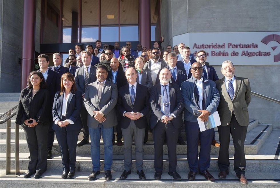 El presidente de la APBA, Gerardo Landaluce, con la delegación empresarial e institucional procedente de Guyana, Barbados y Antigua y Barbuda.