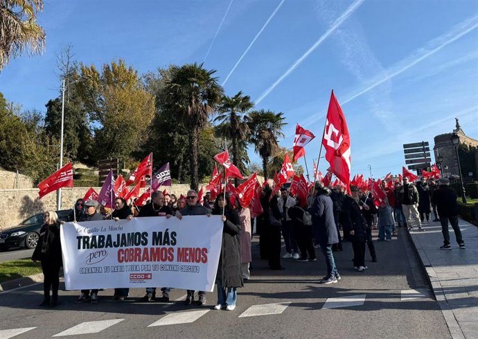Delegados sindicales de CCOO se concentran en Toledo bajo el lema 'Trabajamos más, cobramos menos'