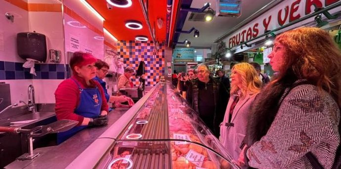 La vicepresidenta Mar Vaquero visita el Mercado Delicias.
