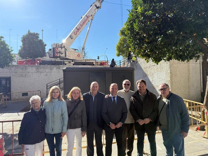 Instalación del centro de transformación en el barrio El Cerezo de Sevilla.