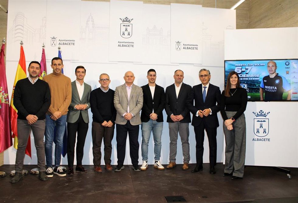 Presentación de la Iniesta Cup.