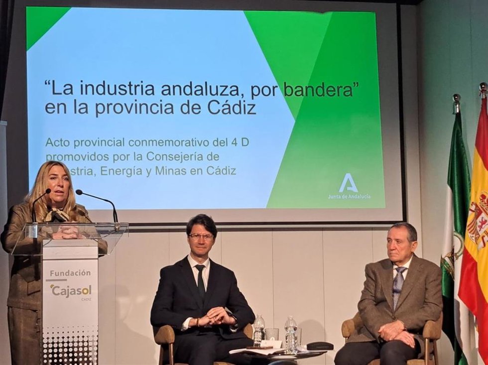 Inmaculada Olivero en el acto de la Consejería de Industria, Energía y Minas en Cádiz con motivo del Día de la Bandera de Andalucía.