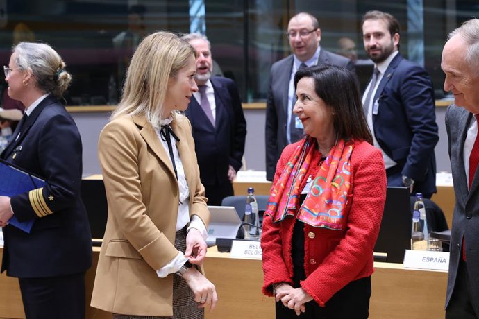 La Alta Representante, Kaja Kallas, y la ministra de Defensa, Margarita Robles, en el seno del consejo de Defensa de la UE.