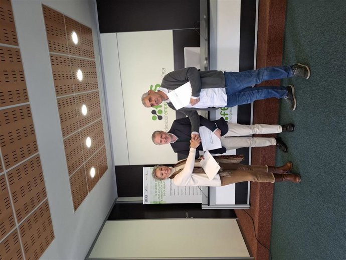 La directora de Titirimundi, Marian Palma; el presidente de FES, Andrés Ortega, y el de Foacal, Miguel Ángel Tapia.