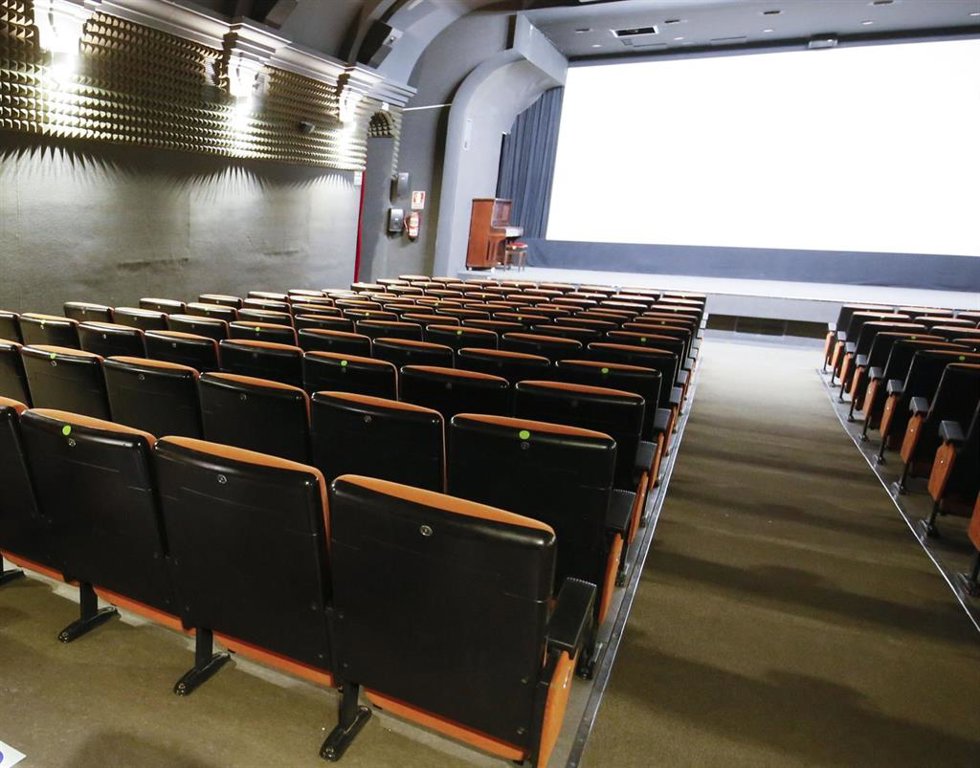 Archivo - Sala de proyección de la Filmoteca de Andalucía en Córdoba.