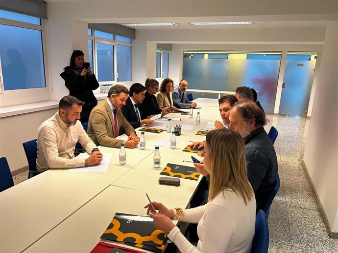 Reunión de los alcaldes de Alicante y Elche con el presidente de CEV Alicante