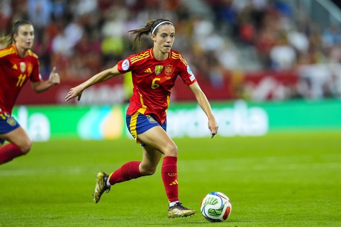 Archivo - Aitana Bonmati, da Espanha, em ação durante a partida de ida da semifinal da Liga das Nações Femininas da UEFA 2025 entre Espanha e Suécia no Estádio La Rosaleda em 24 de outubro de 2025 em Málaga, Espanha