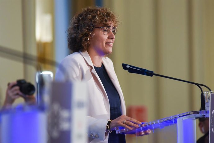 Archivo - La secretaria general del PP y eurodiputada, Dolors Montserrat, presenta al secretario General del PP de la Comunidad de Madrid, durante su intervención en un Desayuno Informativo de Nueva Economía Fórum, en The Palace Hotel, a 4 de junio de 202