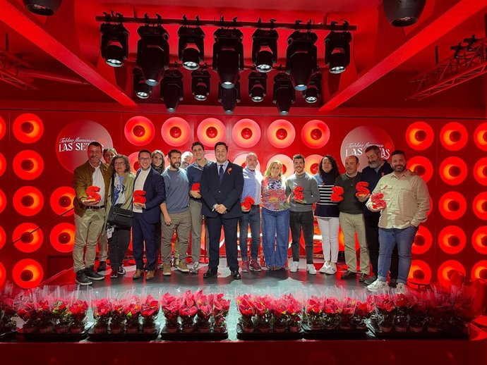 Homenaje por el Día Mundial del VIH por parte del Ayuntamiento de Sevilla.