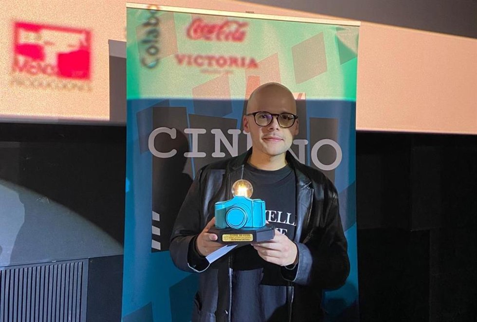 Alex Sereno ha recibido en el Festival de Cine Independiente de Linares (Jaén) el Premio al Mejor Guión por última película, 'Lady Sakura'.
