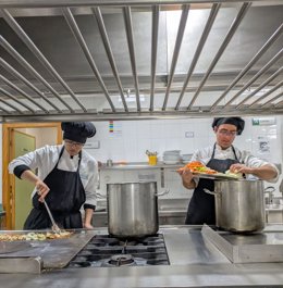 Archivo - Alumando de la Escuela de Hostelería Hacienda la Laguna/Archivo