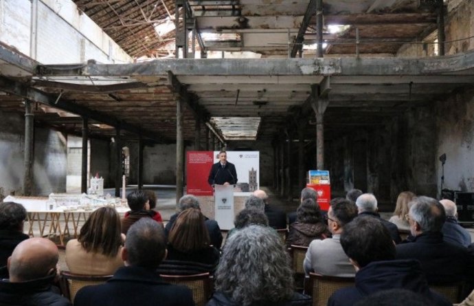 El secretario general de Agenda Urbana, Vivienda y Arquitectura, Iñaqui Carnicero, durante su intervención en la Azucarera de San Isidro.