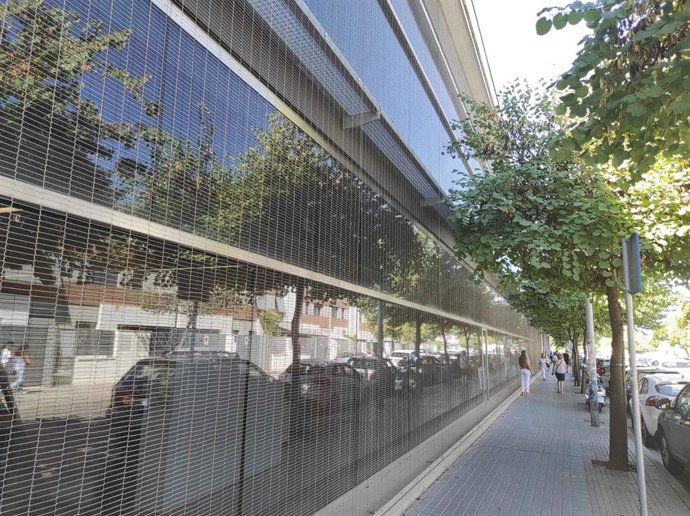 Lateral del Centro de Salud Castilla del Pino, en Córdoba.