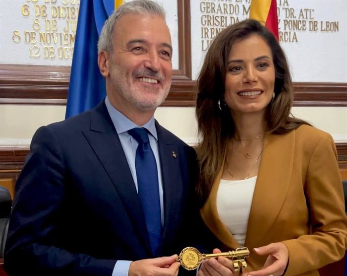 El alcalde Jaume Collboni recibe las llaves de la ciudad de Guadalajara (México) en el marco de la FIL